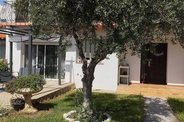 Gîte pour 4 personnes, avec jardin à Pia