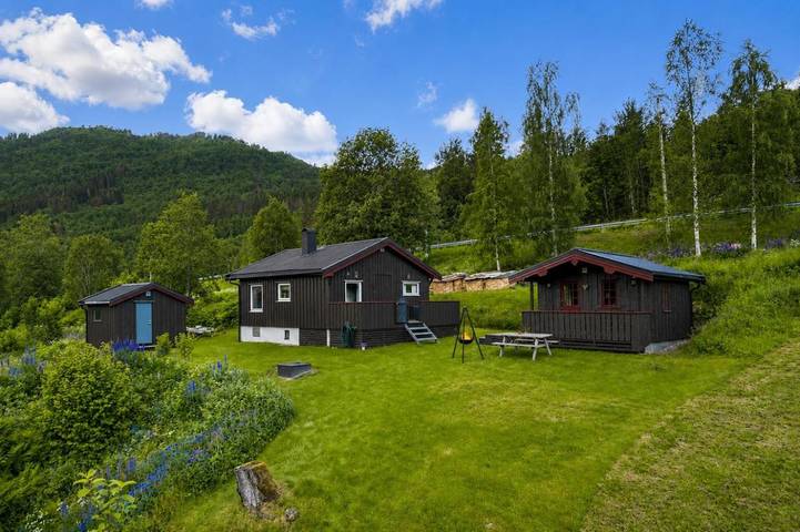 Ferienhaus für 5 Personen, mit Balkon und Terrasse sowie Garten und Ausblick in Surnadal