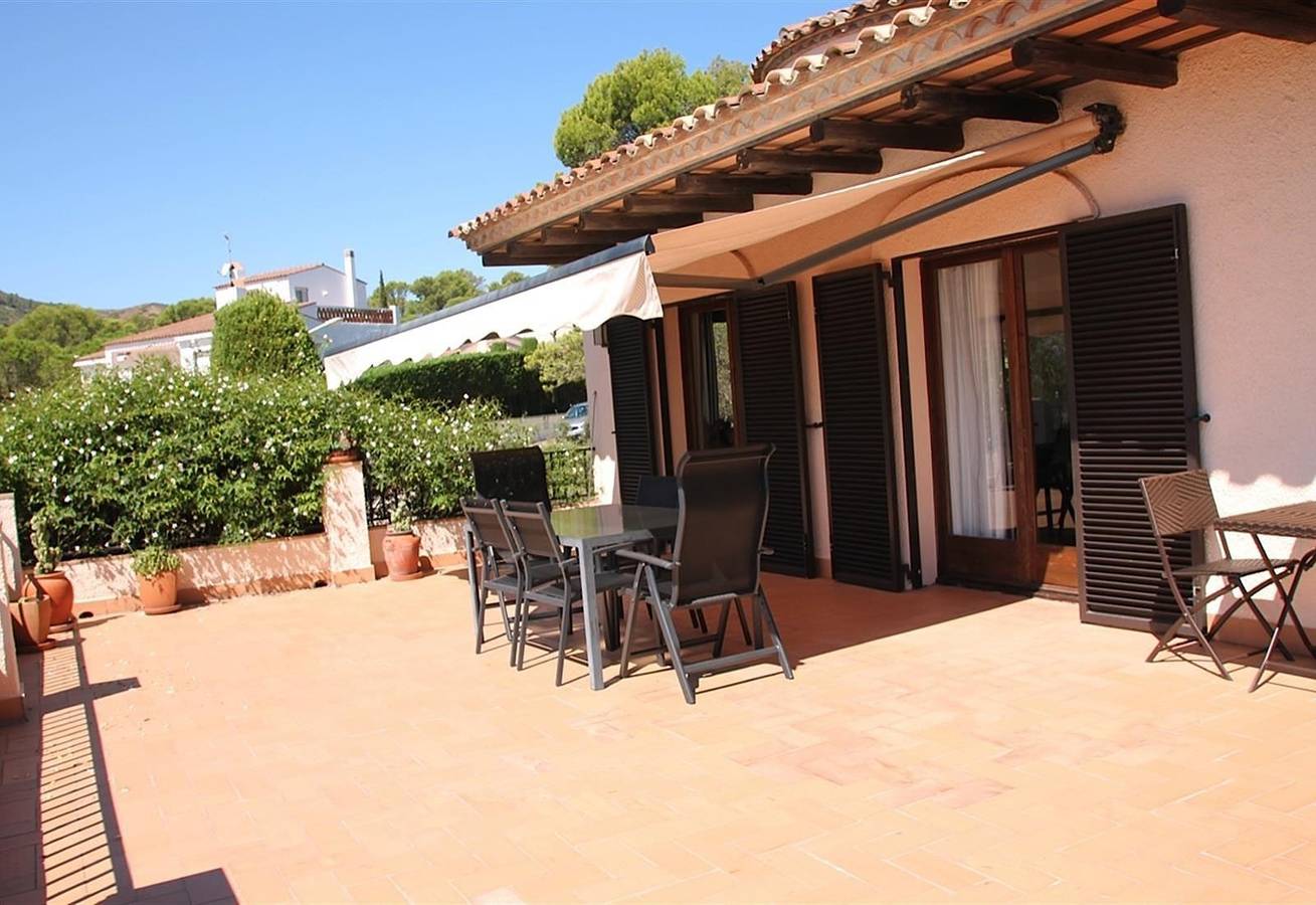 "Villa Urgell" con piscina, Wi-Fi, terraza y jardín in Urbanització Torre Vella, Torroella de Montgrí