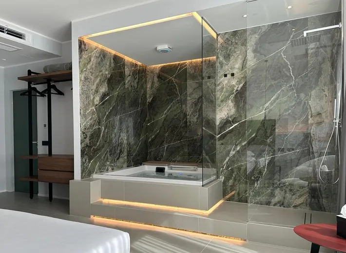 Alojamiento y desayuno para 2 personas, con jacuzzi además de sauna y balcón - 1