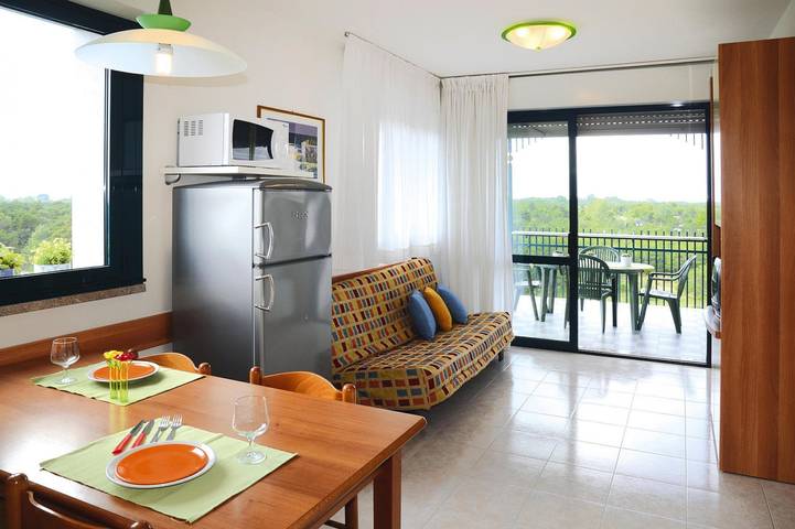 Ferienwohnung für 3 Personen, mit Balkon und Terrasse sowie Kinderpool und Pool in Bibione - 2