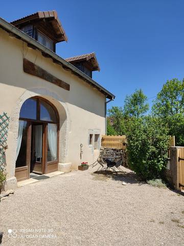Chambre d’hôte pour 3 personnes, avec jardin à Charcier