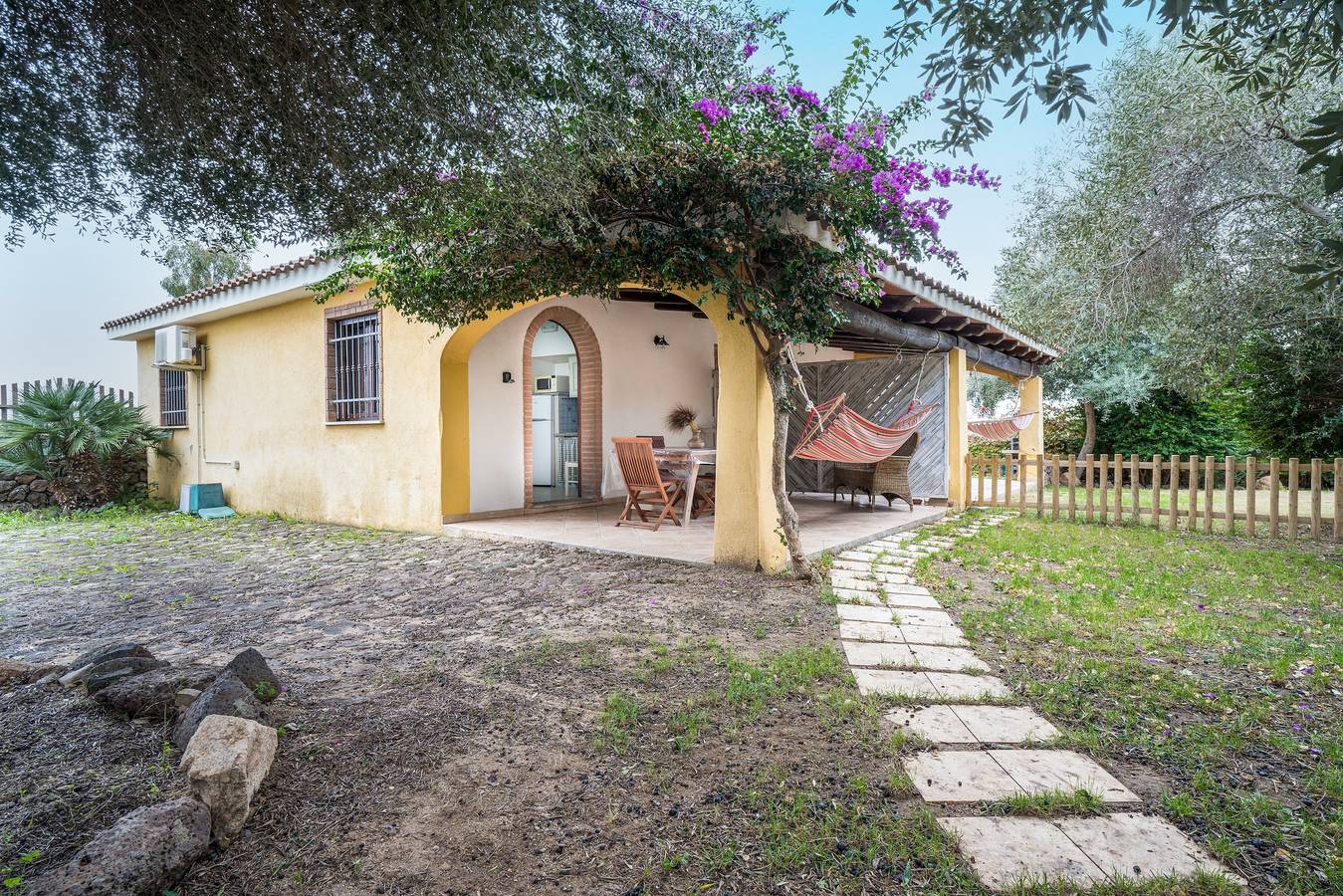 Casa Vacanze 'Casa Su Barone 1' con terrazza privata, giardino privato e aria condizionata in Orosei, Golfo di Orosei