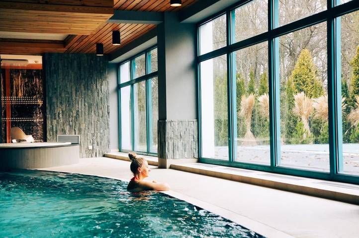 Hotel dla 4 osób, z ogród i basen oraz sauna i jacuzzi, zwierzęta dozwolone w Ciechocinek