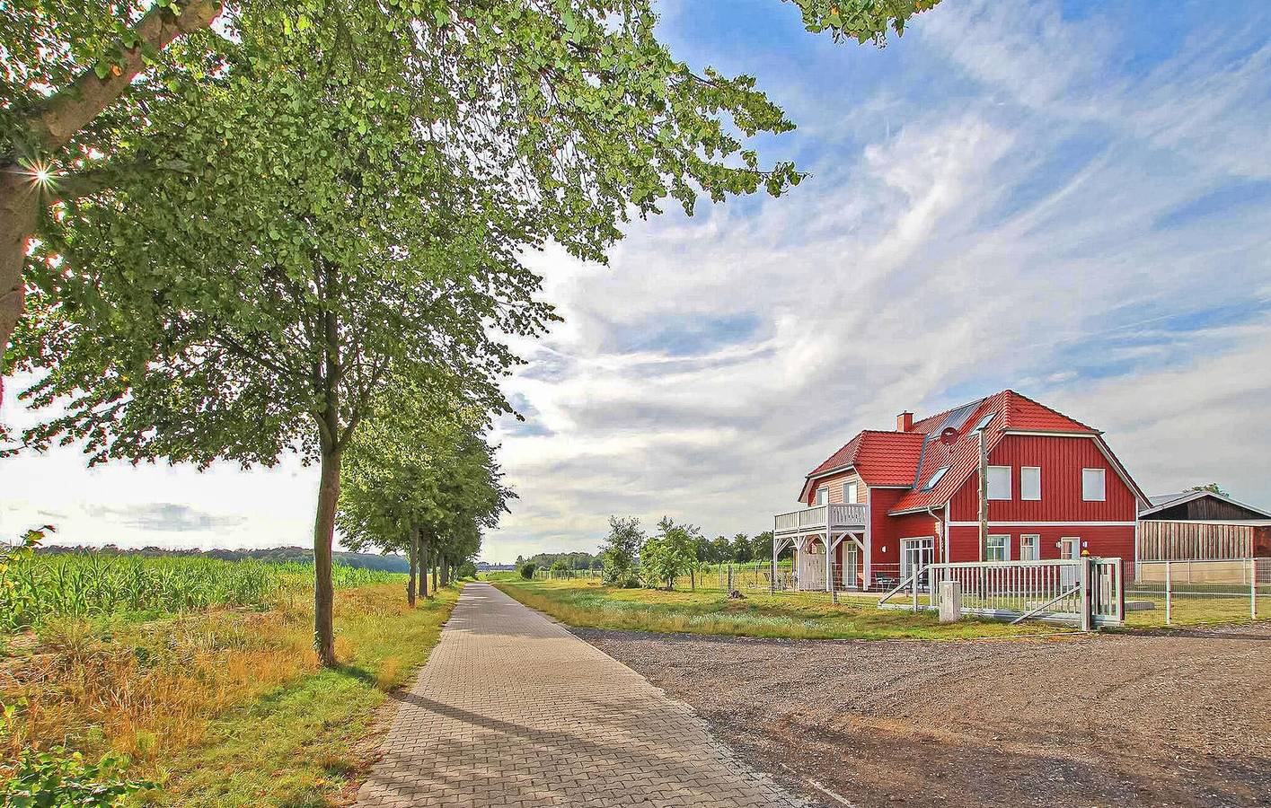 Ganze Ferienwohnung, Sonniger Rückzugsort am Meer mit Parkplatz und Terrasse, 2 km zum Strand in Userin, Mecklenburg-Strelitz
