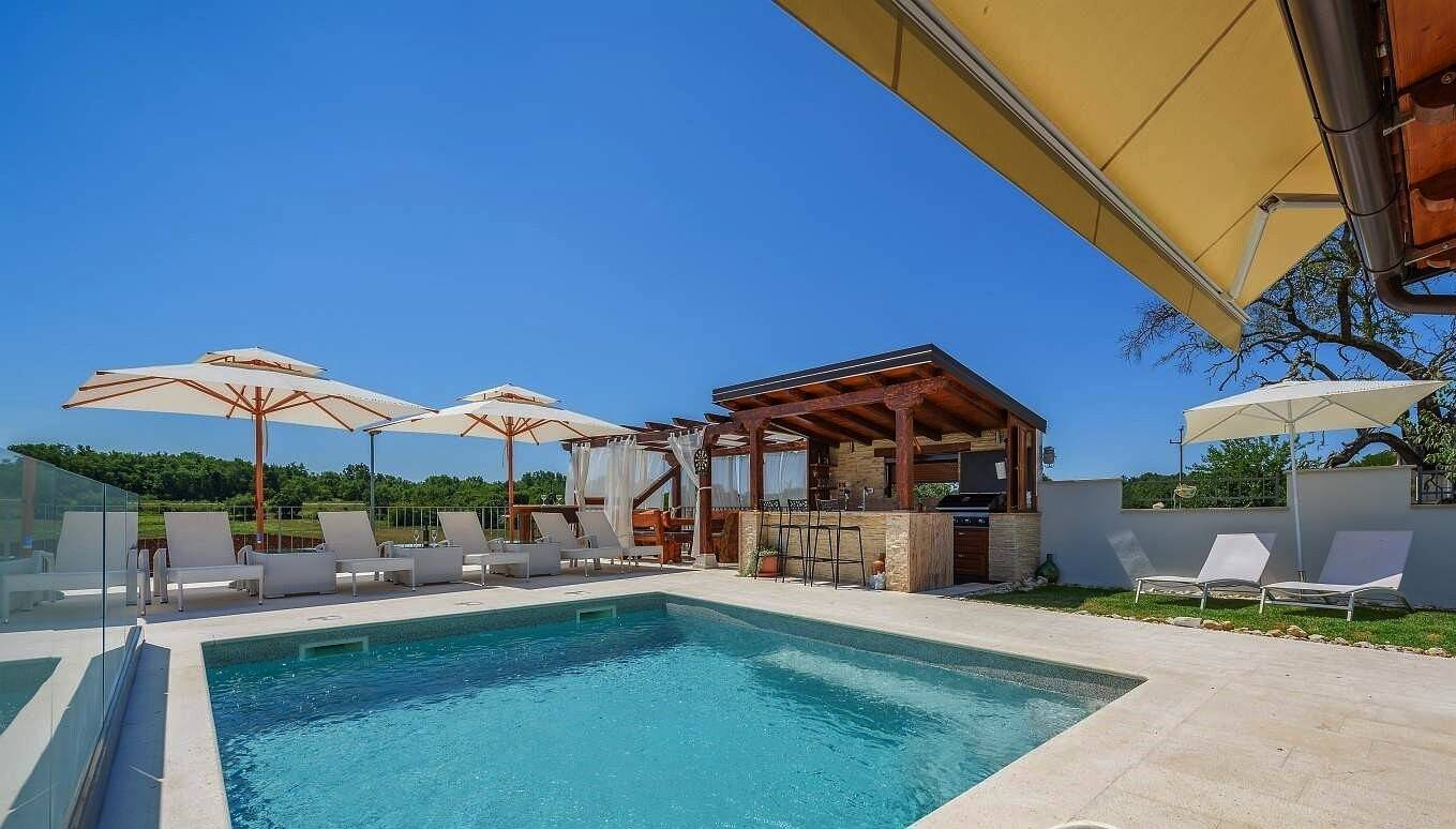 Gloria Vita - Villa mit privatem Pool und Innen-Whirlpool in Općina Brtonigla, Umag und Umgebung