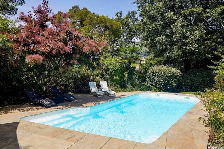 Location de vacances pour 8 personnes, avec terrasse ainsi que piscine et jardin à Tourrettes-sur-Loup - 2