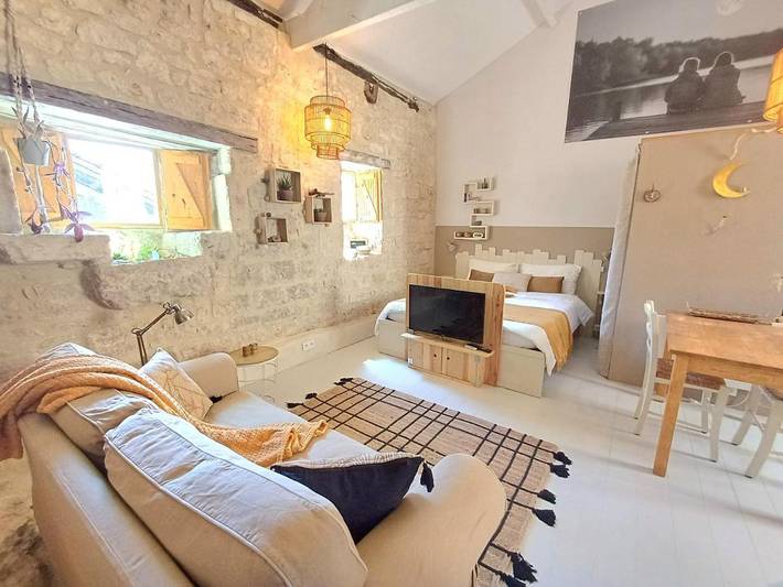 Location de vacances pour 2 personnes, avec vue ainsi que vue sur le lac et jardin à Flaugnac - 2