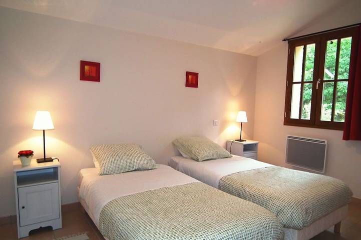 Location de vacances pour 6 personnes, avec piscine et jardin, animaux acceptés à Gavaudun - 2