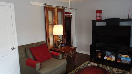 Bungalow for 6 Guests in Atlanta, Fulton County, Picture 2