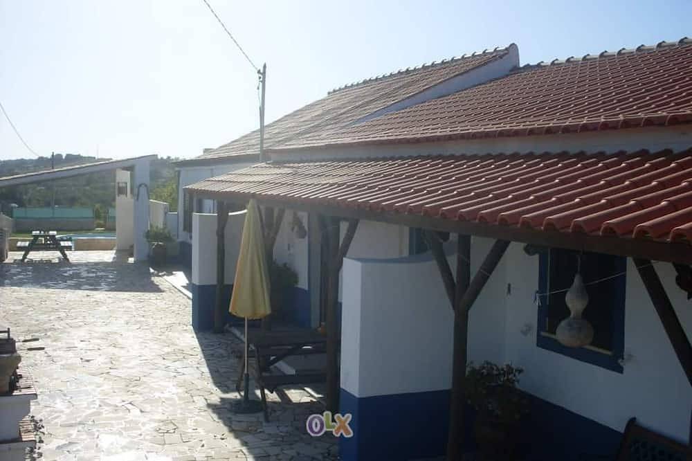 Rural farm away from the hustle and bustle and close to everything with Ac. . in Algoz, Faro Distrikt