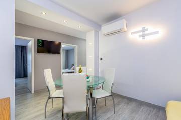 Zimmer für 4 Personen, mit Pool und Garten in Malinska