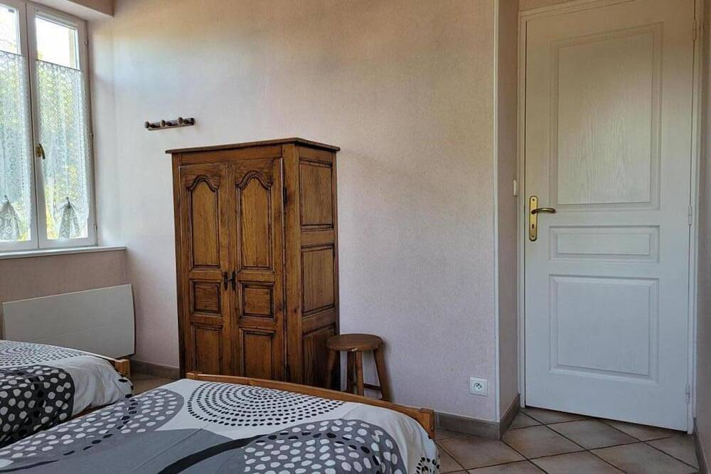 Haus mit 2 Schlafzimmern und umzäuntem Garten in Sologne, Haustiere erlaubt in Aurouër, Allier