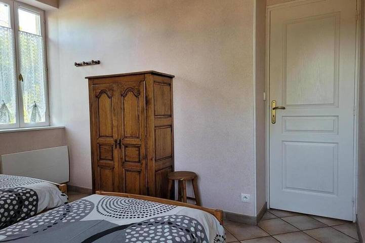 Haus mit 2 Schlafzimmern und umzäuntem Garten in Sologne, Haustiere erlaubt in Aurouër, Allier