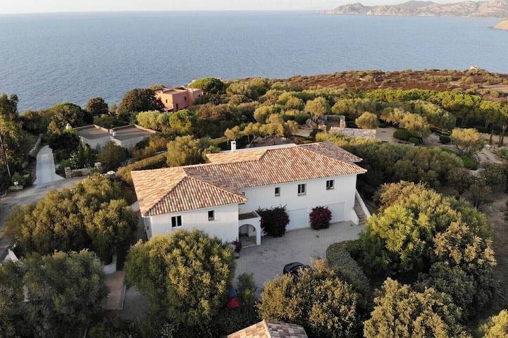 Location de vacances pour 12 personnes, avec jardin, animaux acceptés à Occhiatana