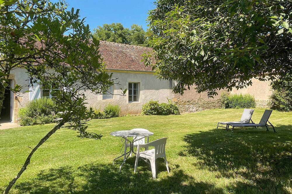 Maison confortable à St. Jean Aux. in Saint-Jean-aux-Amognes, Nièvre