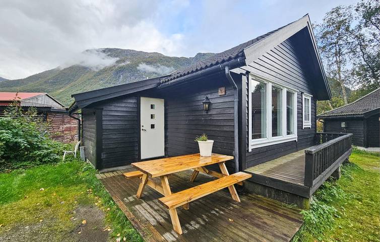 Feriehus for 7 personer, med hage og terrasse i Odda 