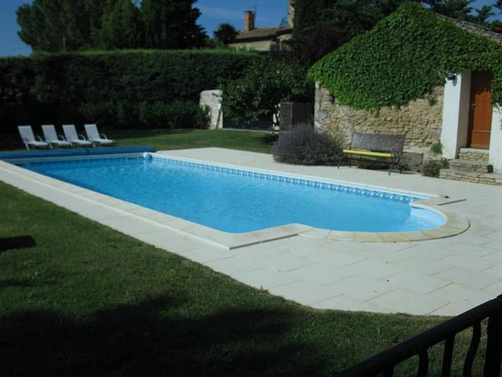Gîte pour 4 personnes, avec jardin et piscine, adapté aux familles à Vénéjan - 2