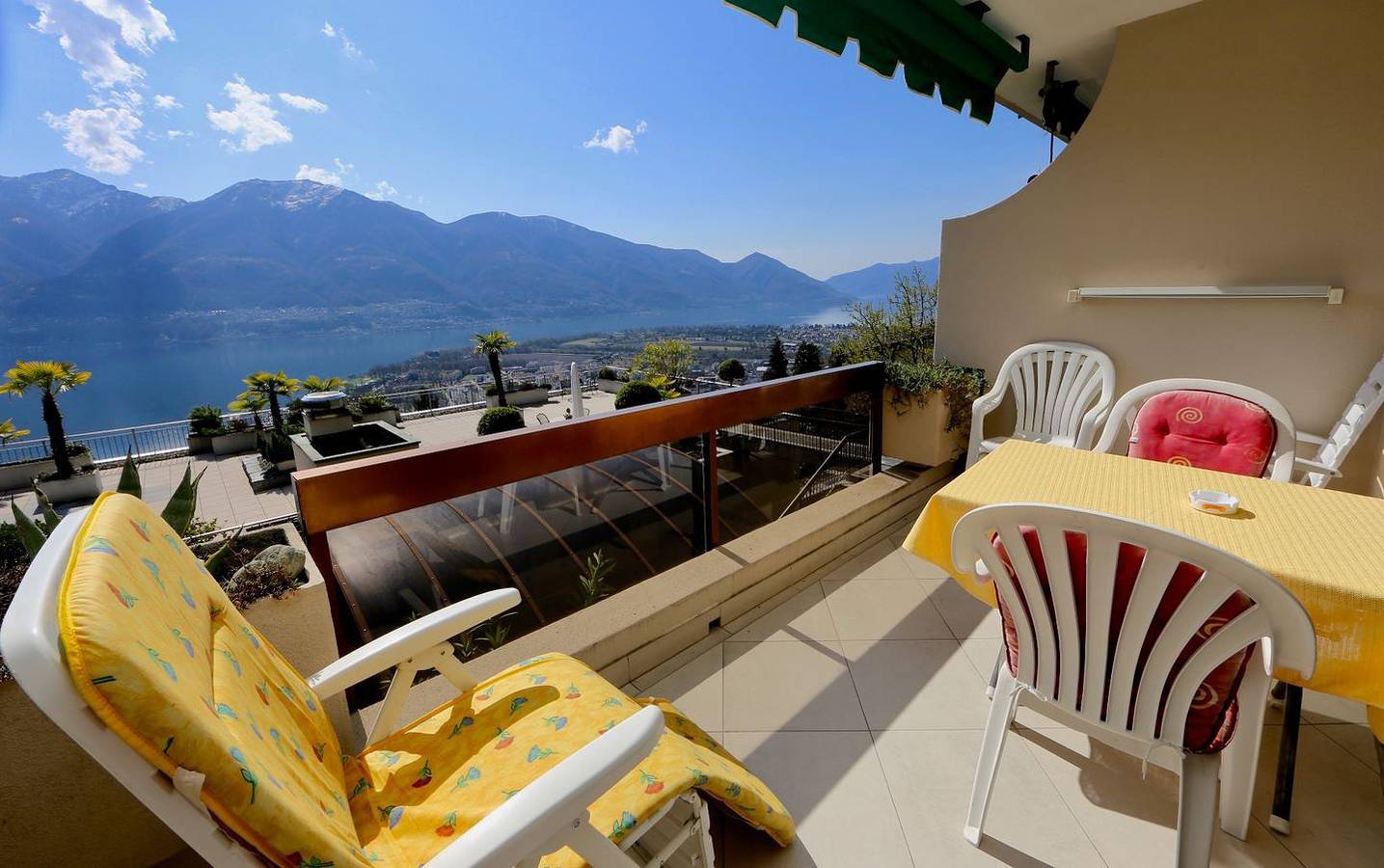 Ganze Wohnung, Modernes Ferienstudio im 1. Stock für 1-3 Personen. in Orselina, Tessiner Alpen