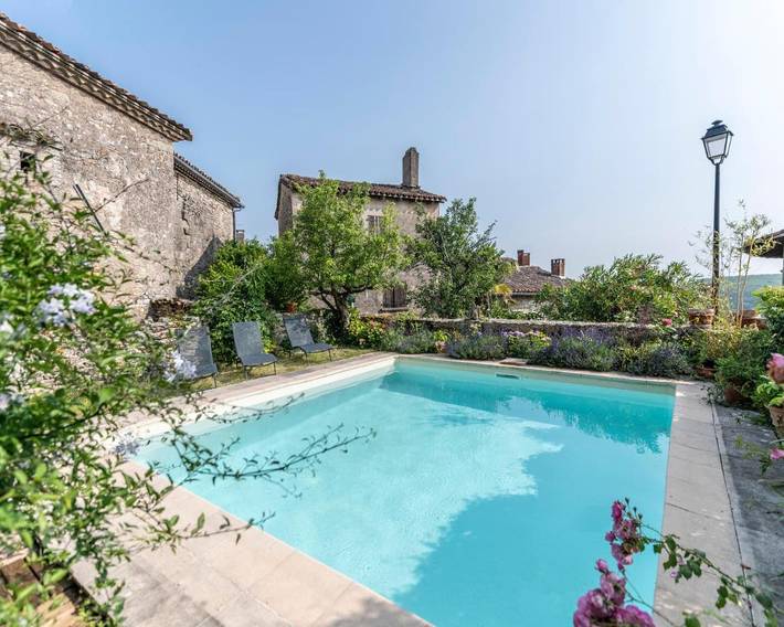 Chambre d’hôte pour 2 personnes, avec jardin ainsi que piscine et vue, animaux acceptés à Puycelsi - 3