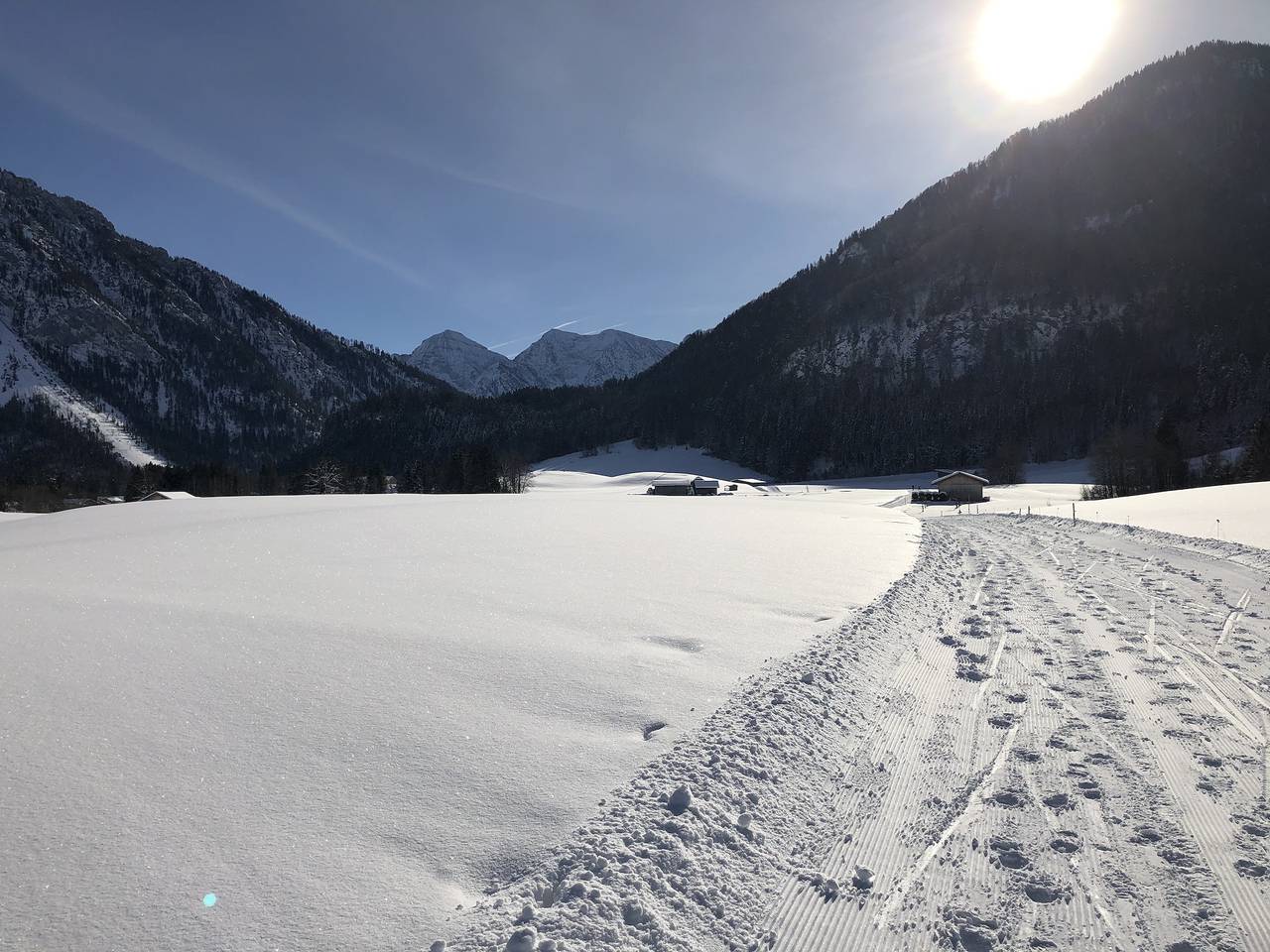 Schifterhof Ruhpolding - Ferienwohnung Bauernhof Südbalkon 36qm, Kochni., 1 Schlaf- und 1 Wohnzimmer in Ruhpolding, Bayerische Alpen