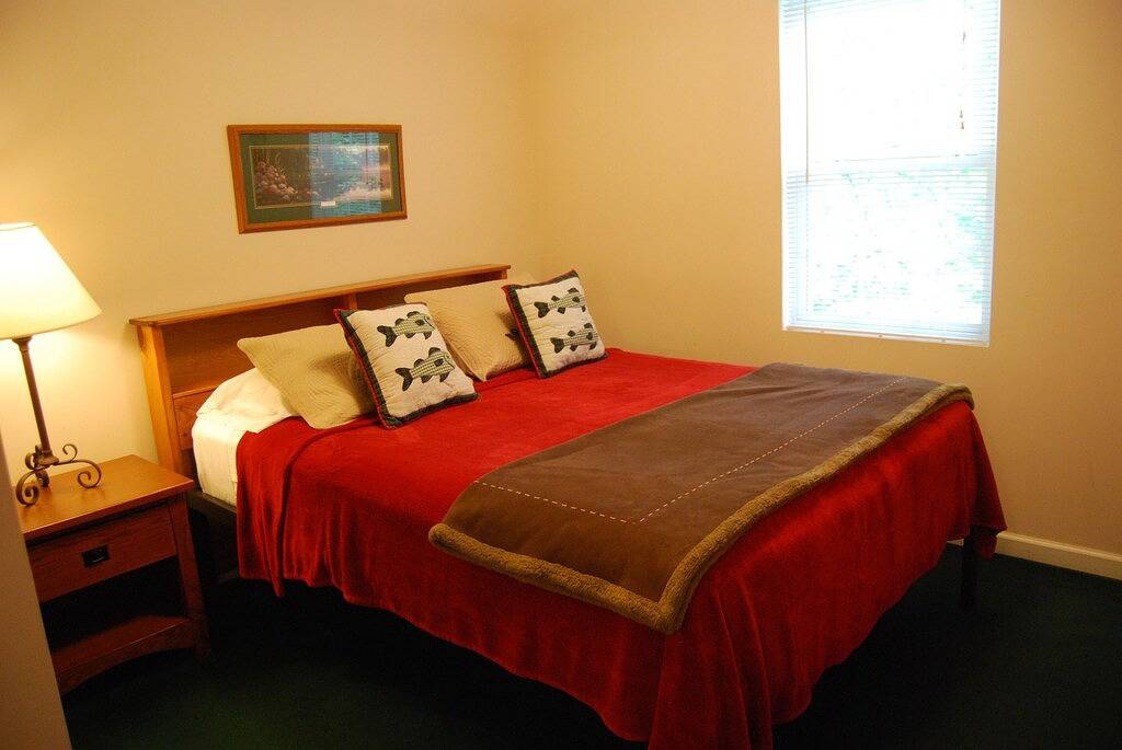 \"Beary\" Cute Hot Tub Cabin in der Nähe von Alligator 2 Lake Cumberland Marina in Lake Cumberland