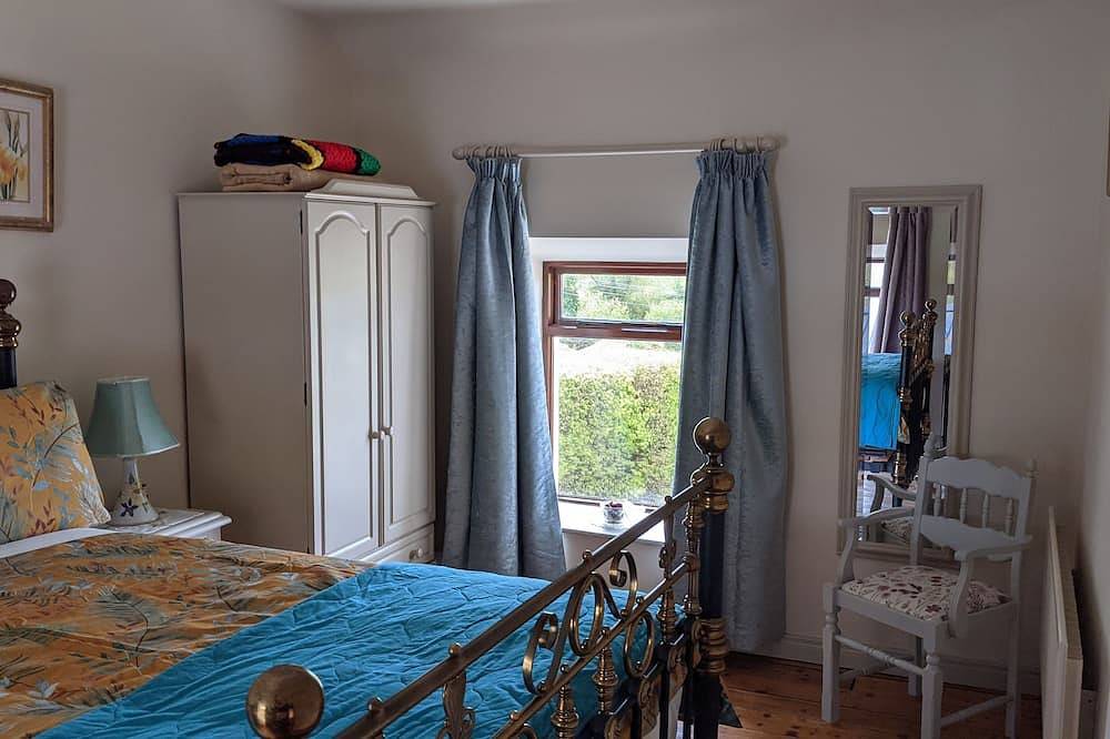 Traditional 19th century farmhouse cottage. in County Sligo