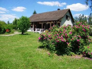 Chambre d’hôte pour 4 personnes, avec terrasse ainsi que vue et jardin à Serley