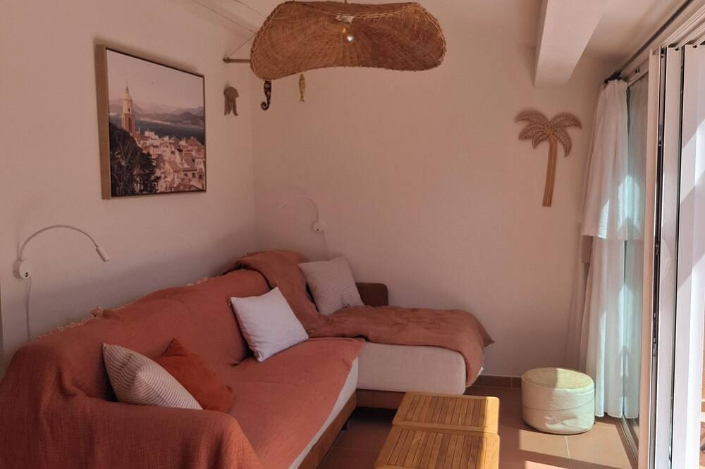 Appartement entier, T2 climatisé, Wifi haut débit, en rez jardin, plage de Gigaro et sentiers a 500m in Gigaro, La Croix-Valmer