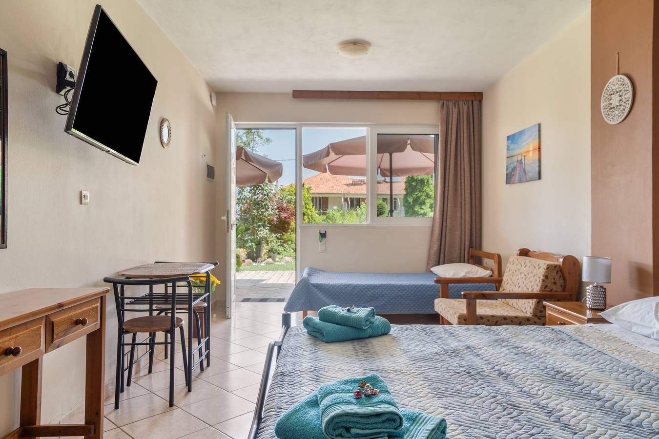 Entire studio, Studio Apartment '4 Adults No 9' with Sea View, Wi-Fi and Air Conditioning in Nikiana, Alexandros