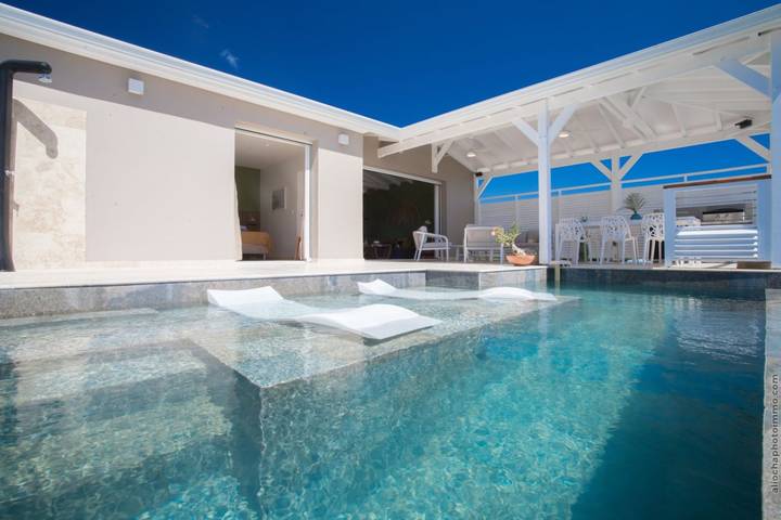 Location de vacances pour 6 personnes, avec terrasse et piscine à Le Diamant - 2