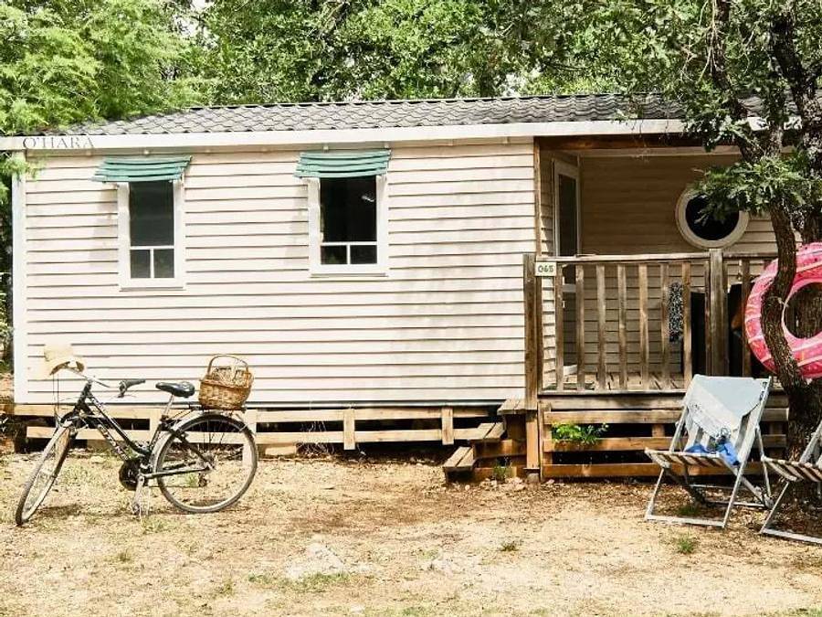 Camping Domaine des Chênes Blancs Pausado - Mobilhome 5 personas - Acogedor Mobil-home 3 Habitaciones 5 Personas Aire Acondicionado in Saint-Saturnin-lès-Apt, Parque natural regional del Luberon