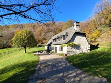 Gîte pour 9 personnes, avec terrasse et jardin, animaux acceptés dans Thérondels