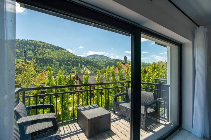 Apartament wakacyjny dla 4 osób, z jacuzzi i taras oraz ogród i sauna w Szczyrk