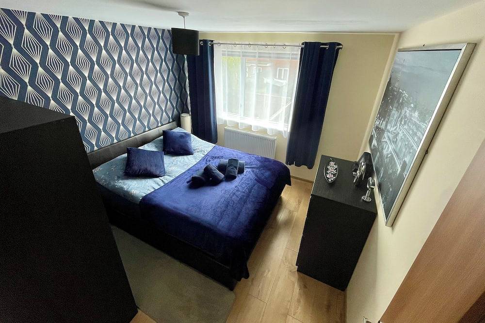 Charming 4-Bed Home, Priv Entrance, Garden, Modern Kitchen, Spacious Living Area in Banbury, Oxfordshire