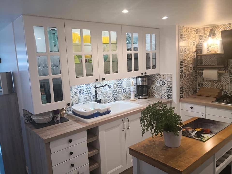 Appartement entier, Two-Bedroom Apartment in Chasseneuil-du-Poitou, Vienne (France)
