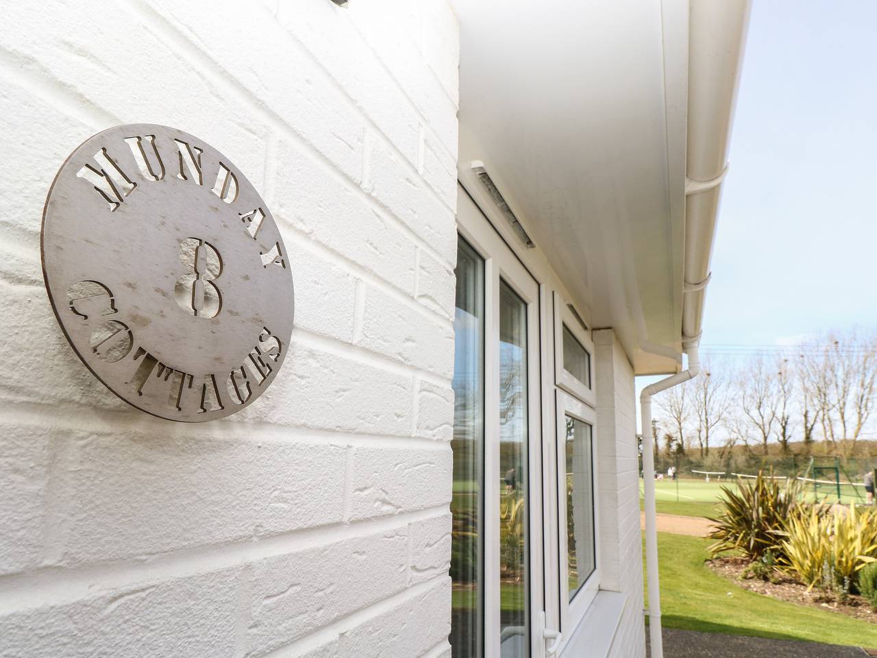 Entire apartment, 8 Munday Cottages in Norton Green, Isle of Wight