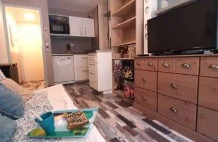 Apartamento entero, Apartamento 'Proche Mer' con piscina compartida, Wi-Fi y aire acondicionado in La Côte Vermeille, Argelès-sur-Mer