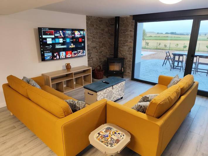 Casa de vacaciones para 18 personas, con jardín además de vistas y piscina - 1