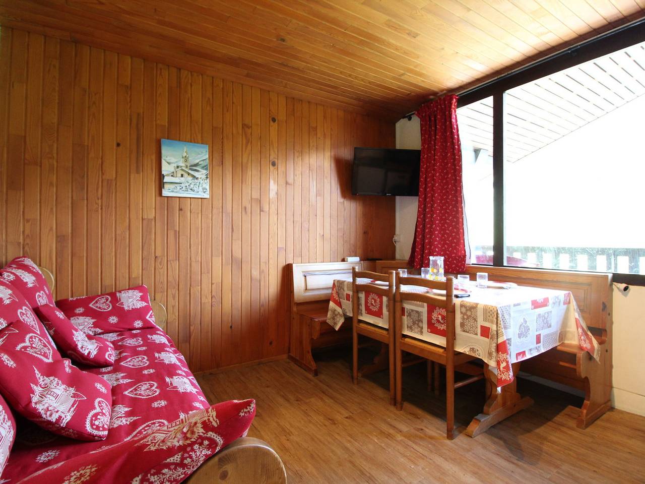 Apartamento entero, Agradable apartamento 4 pers. con balcón, Wifi y sábanas incluidas in Lanslevillard, Región de Saint-Jean-de-Maurienne