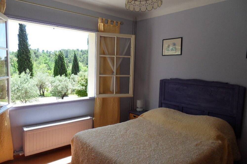Barjols - Villa Équipée 2 à 8 Pers / 2000 m² Jardin in Barjols, Brignoles region