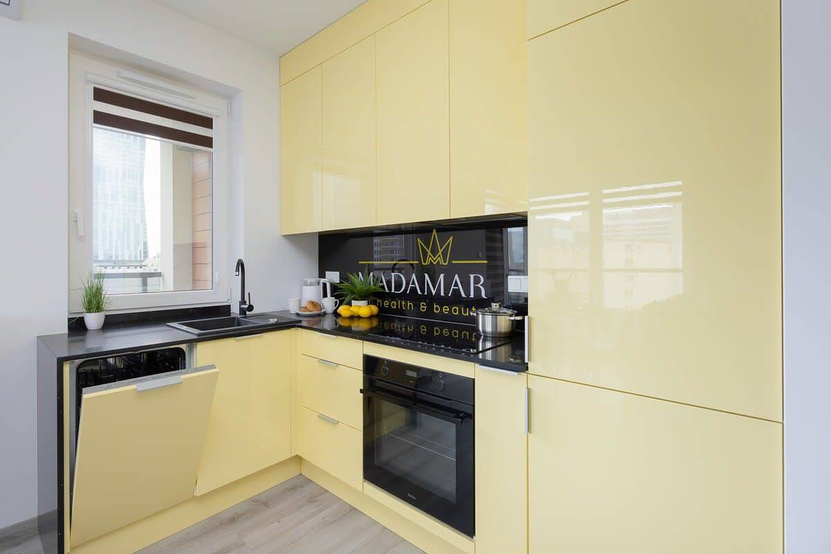 Geheel appartement, Bright Apartment in the Center | Parking | Balcony with a View in Warschau, Mazovië