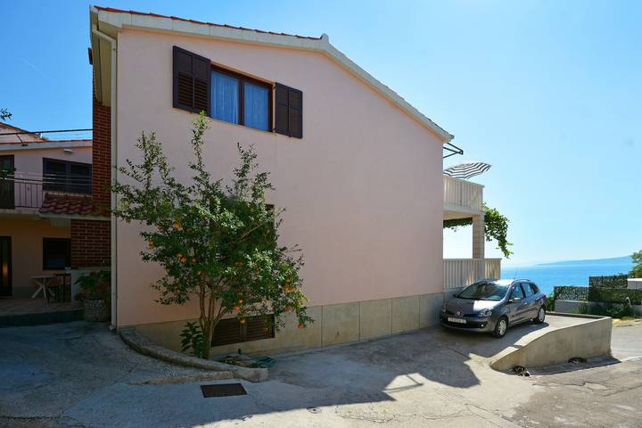Ganze Wohnung, 1-Zimmer-Ferienwohnung mit Terrasse und Meerblick Pisak, Omis A-7521-c in Pisak, Omis-Riviera