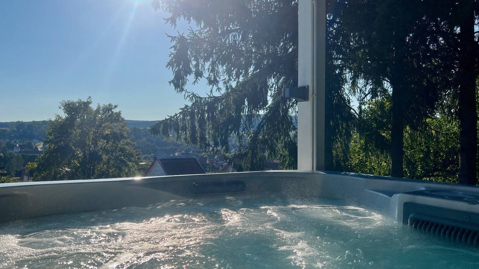 Wellnorama 2 - Wellnessferienhaus mit Pool, Sauna und eigenem Whirlpool mitten in Deutschland in Wasungen, Werratal