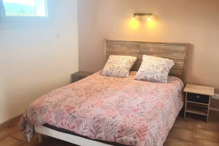 Gîte pour 3 personnes, avec jardin à Pierrefeu-du-Var - 2