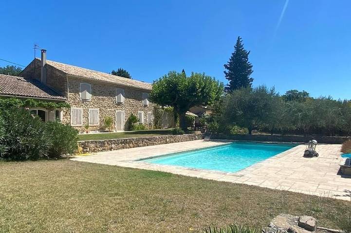 Location de vacances pour 12 personnes, avec terrasse à Mondragon