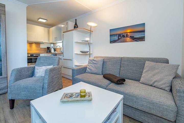Ganze Wohnung, Zentrale Ferienwohnung mit Balkon und Parkplatz. - nur 200 Meter zum Strand. in Westerland, Sylt (Gemeinde)