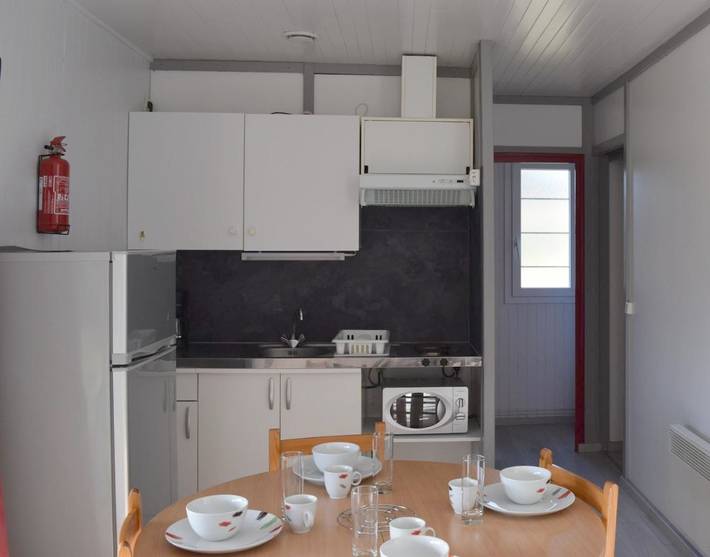 Ferienpark für 6 Personen, mit Balkon und Seeblick sowie Ausblick und Pool in Südfrankreich - 4