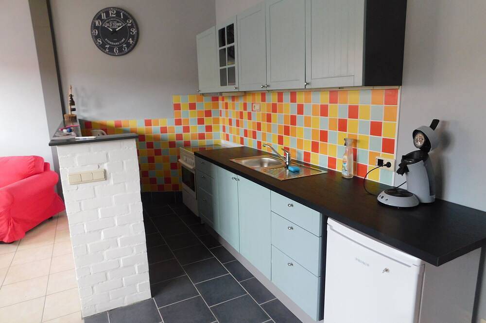 Geheel appartement, Studio near station and shops, for single person or couple in Limerlé, Gouvy