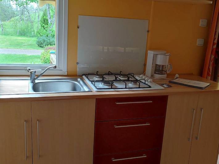 Camping pour 4 personnes, avec terrasse dans Région de Besse-et-Saint-Anastaise - 4